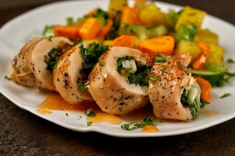 طرز تهیه رولت مرغ و سبزیجات